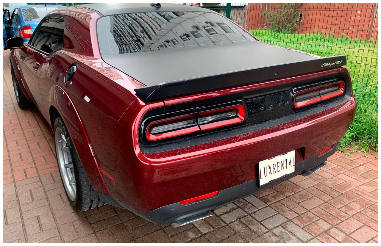 Dodge Challenger Вид сзади