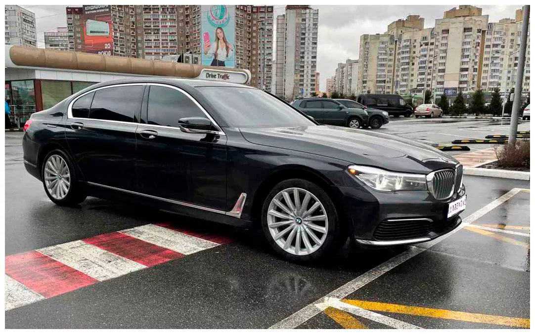 BMW 740i