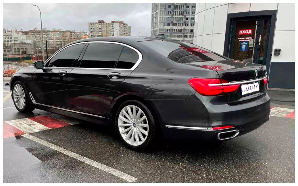 BMW 740i Фото 4
