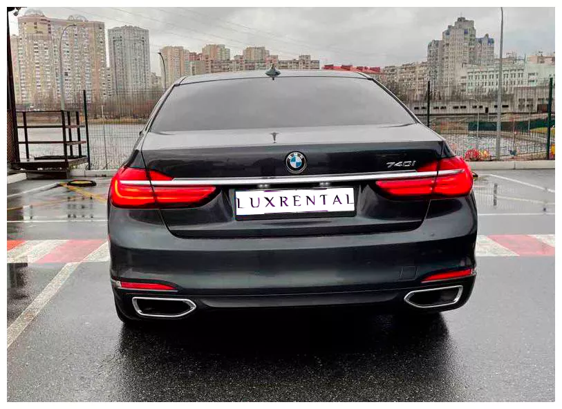 BMW 740i Фото 3