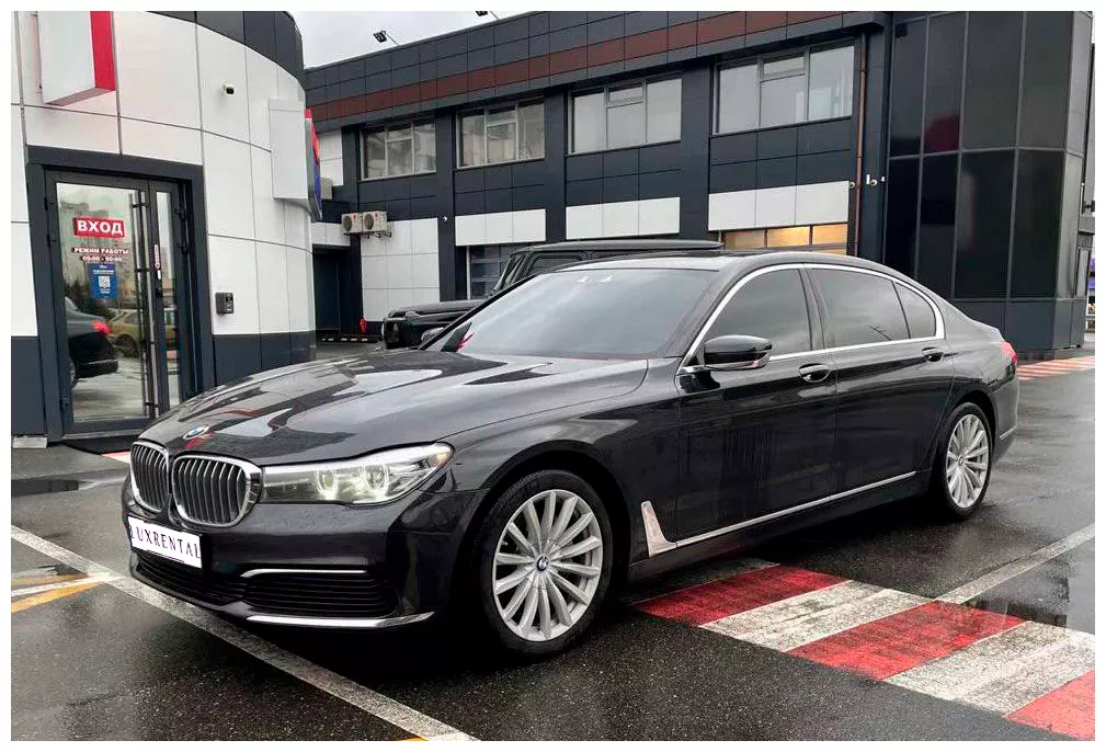 BMW 740i Фото 2