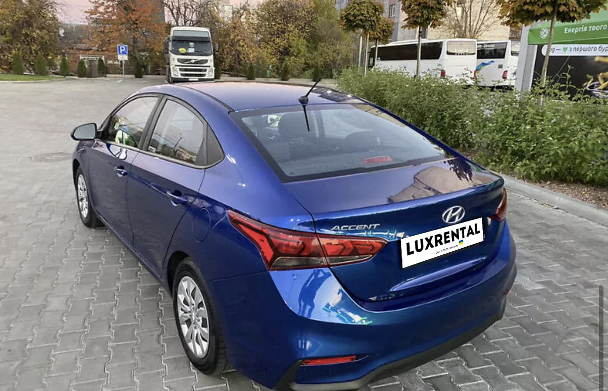 Hyundai Accent Photo 2