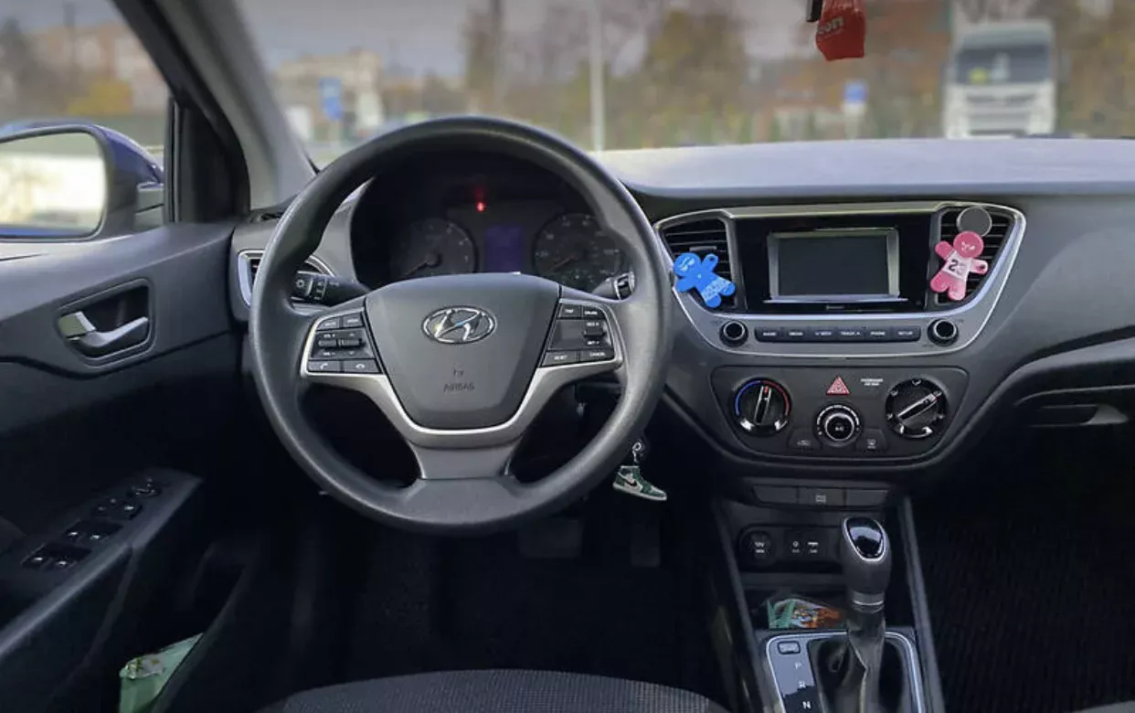 Hyundai Accent Photo 4