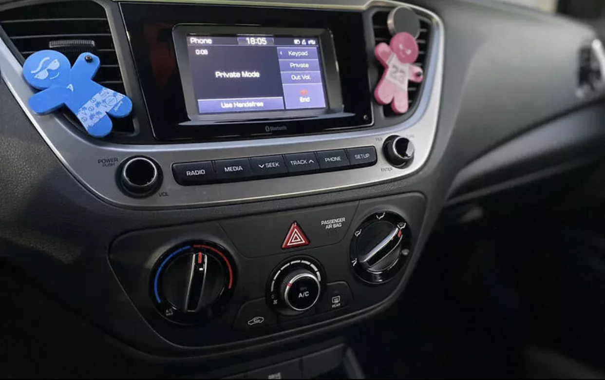 Hyundai Accent Photo 6