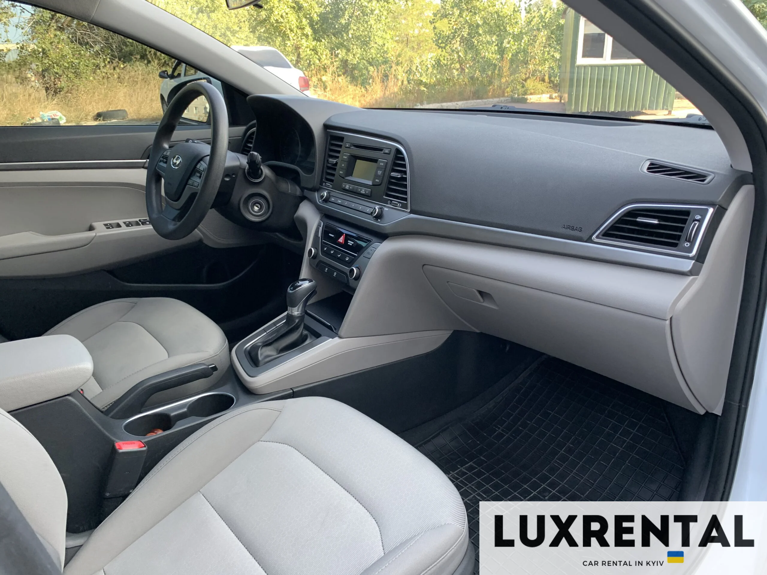 Hyundai Elantra Photo 6