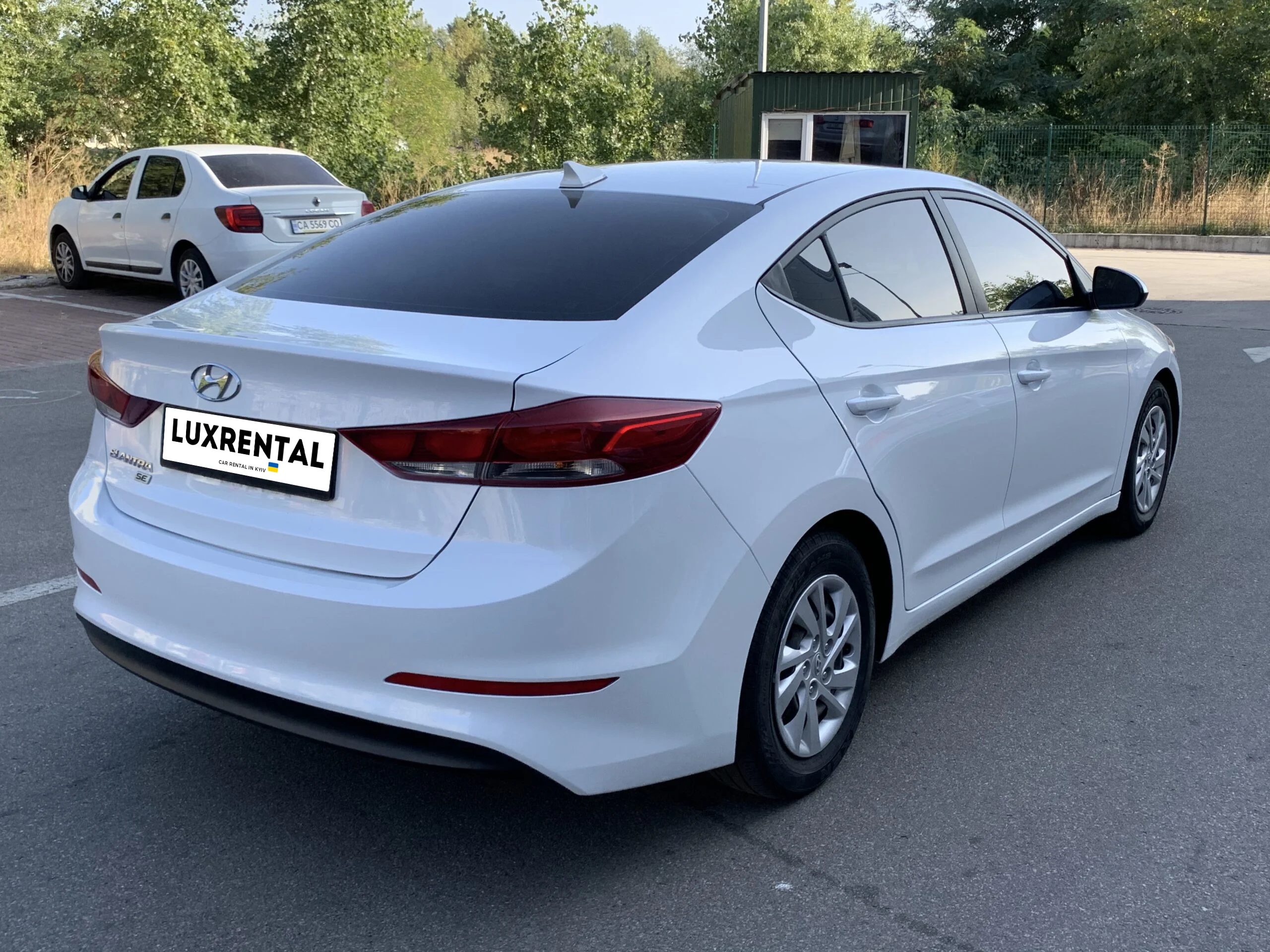 Hyundai Elantra Photo 3