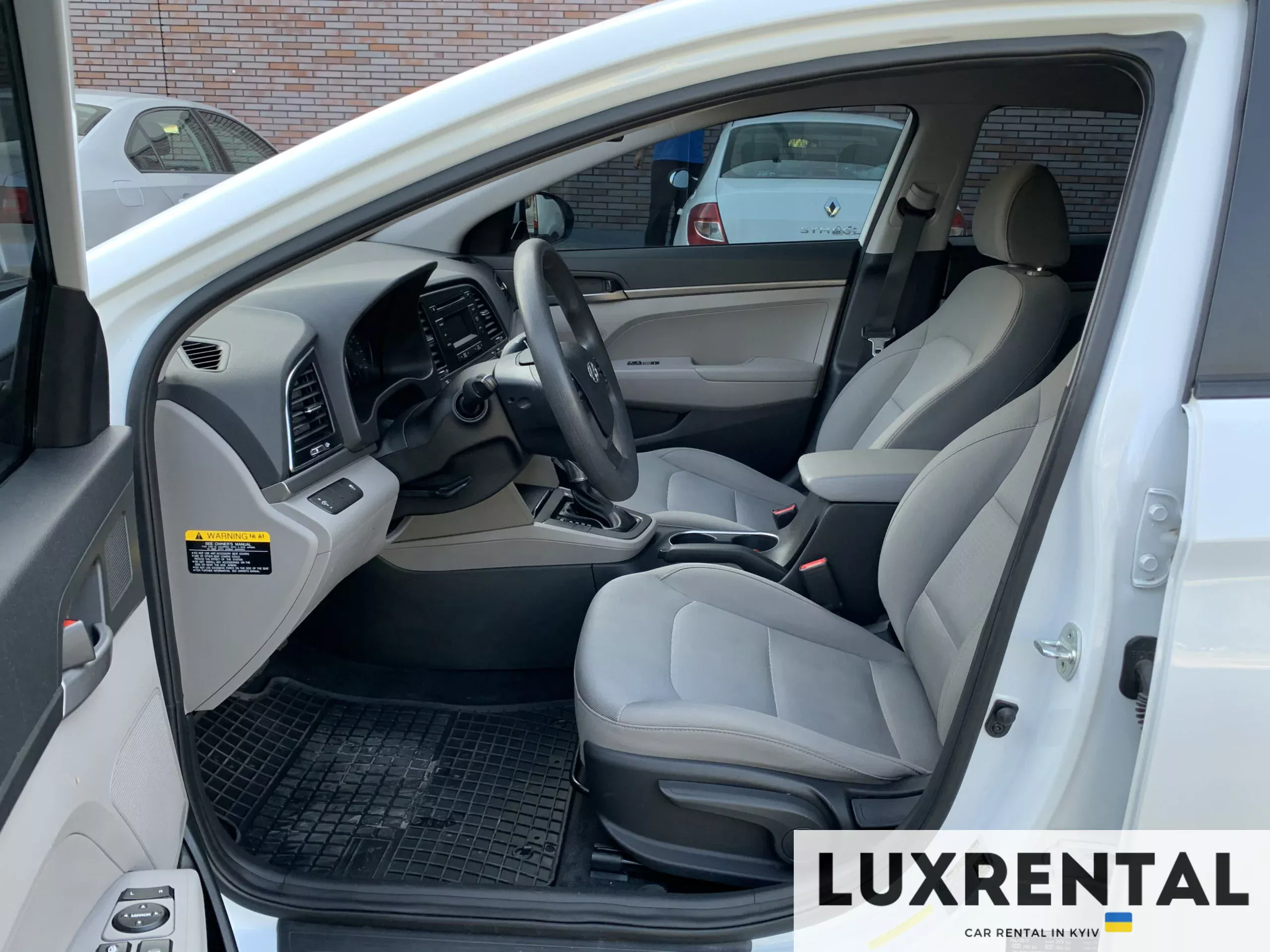 Hyundai Elantra Фото 4