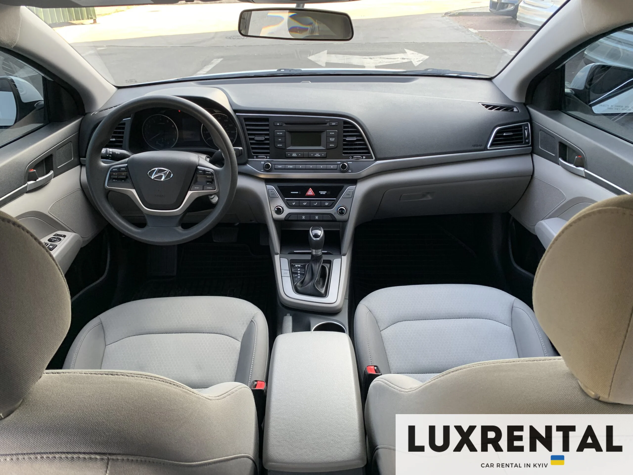 Hyundai Elantra Photo 5
