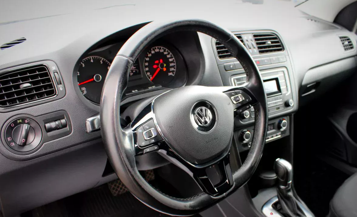 Volkswagen Polo Sedan Фото 2