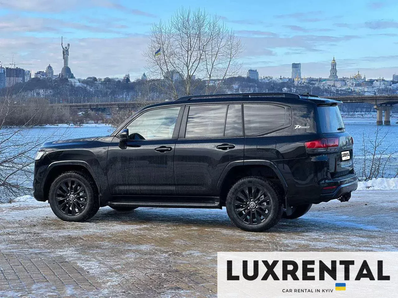 Toyota Land Cruiser 300 Photo 2