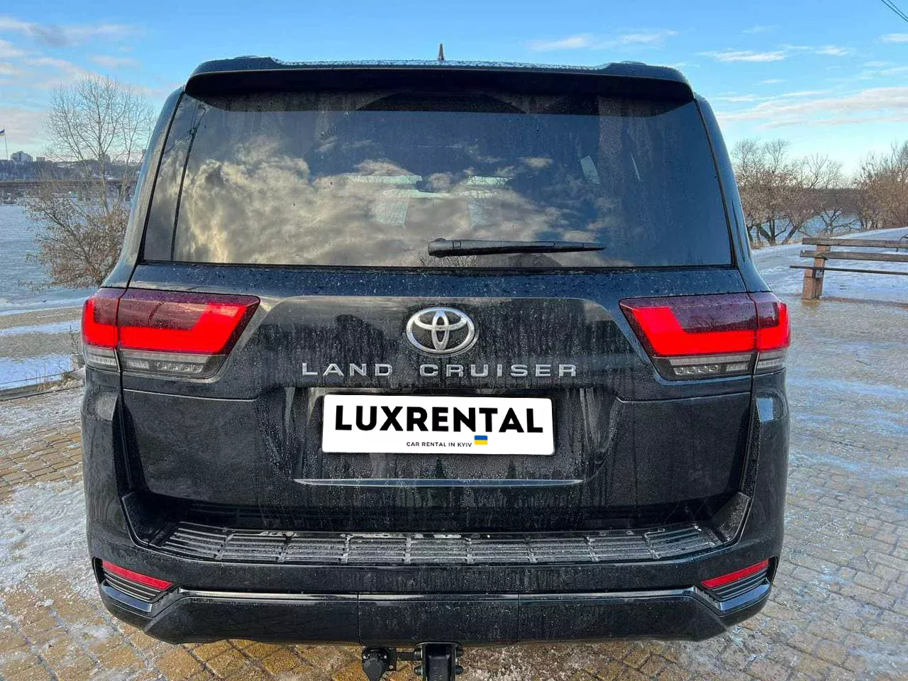 Toyota Land Cruiser 300 Photo 3