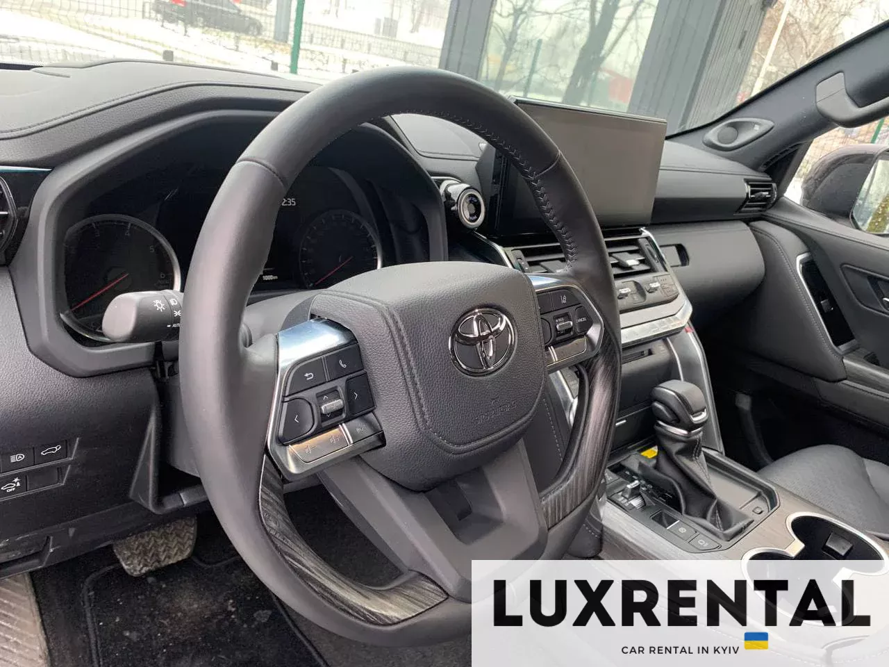 Toyota Land Cruiser 300 Photo 4