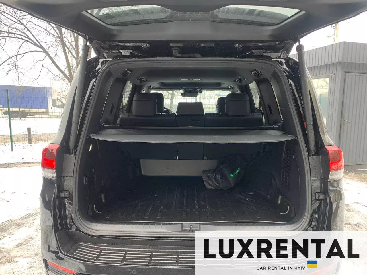 Toyota Land Cruiser 300 Photo 9