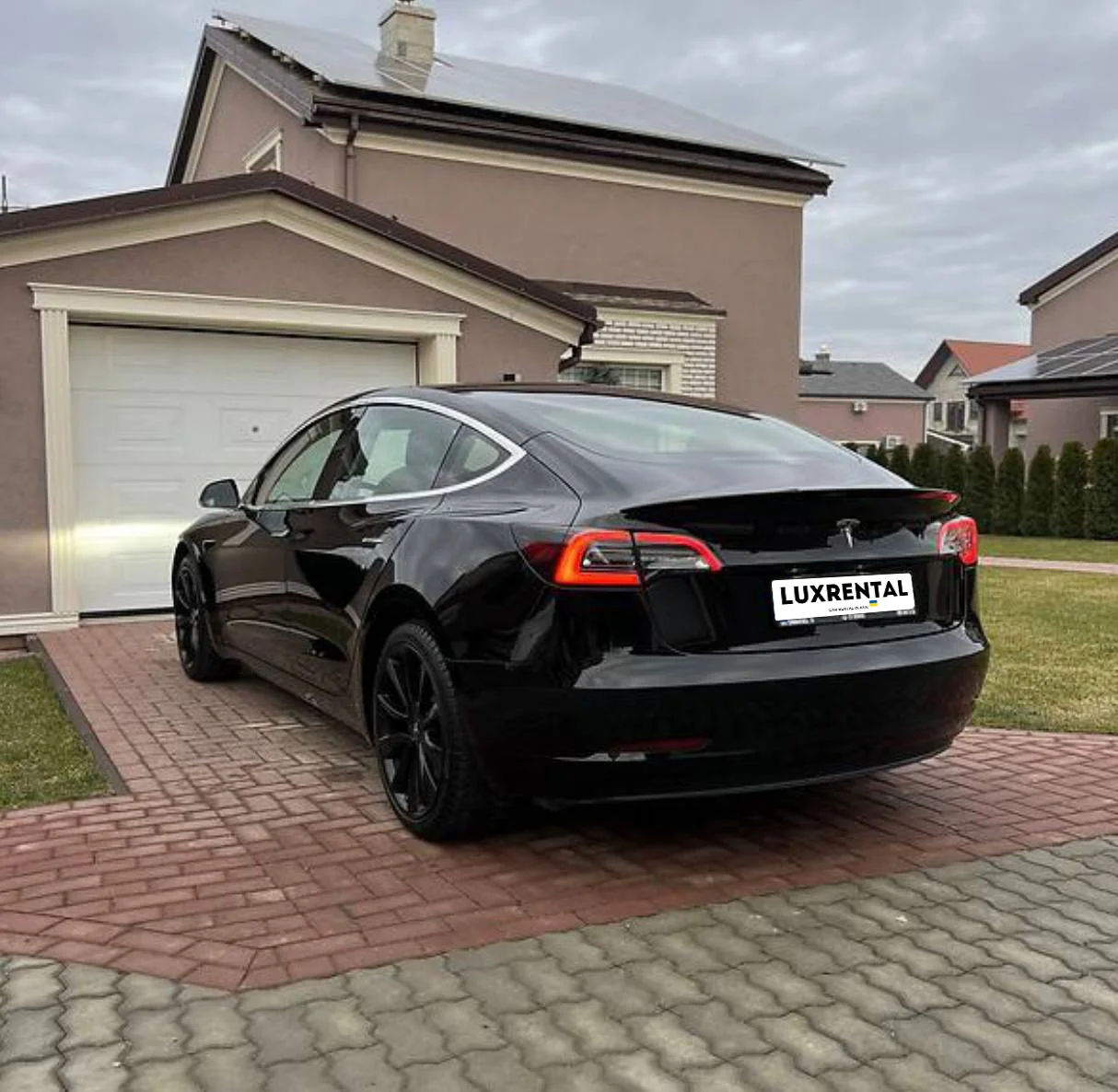 Tesla Model 3 Фото 2