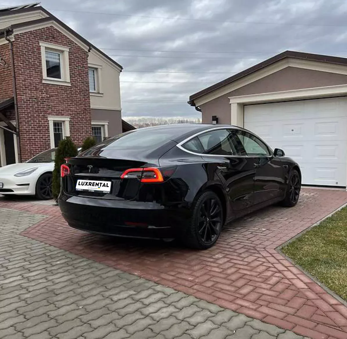 Tesla Model 3 Фото 3