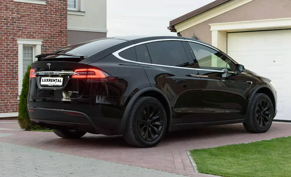 Tesla model X Фото 3