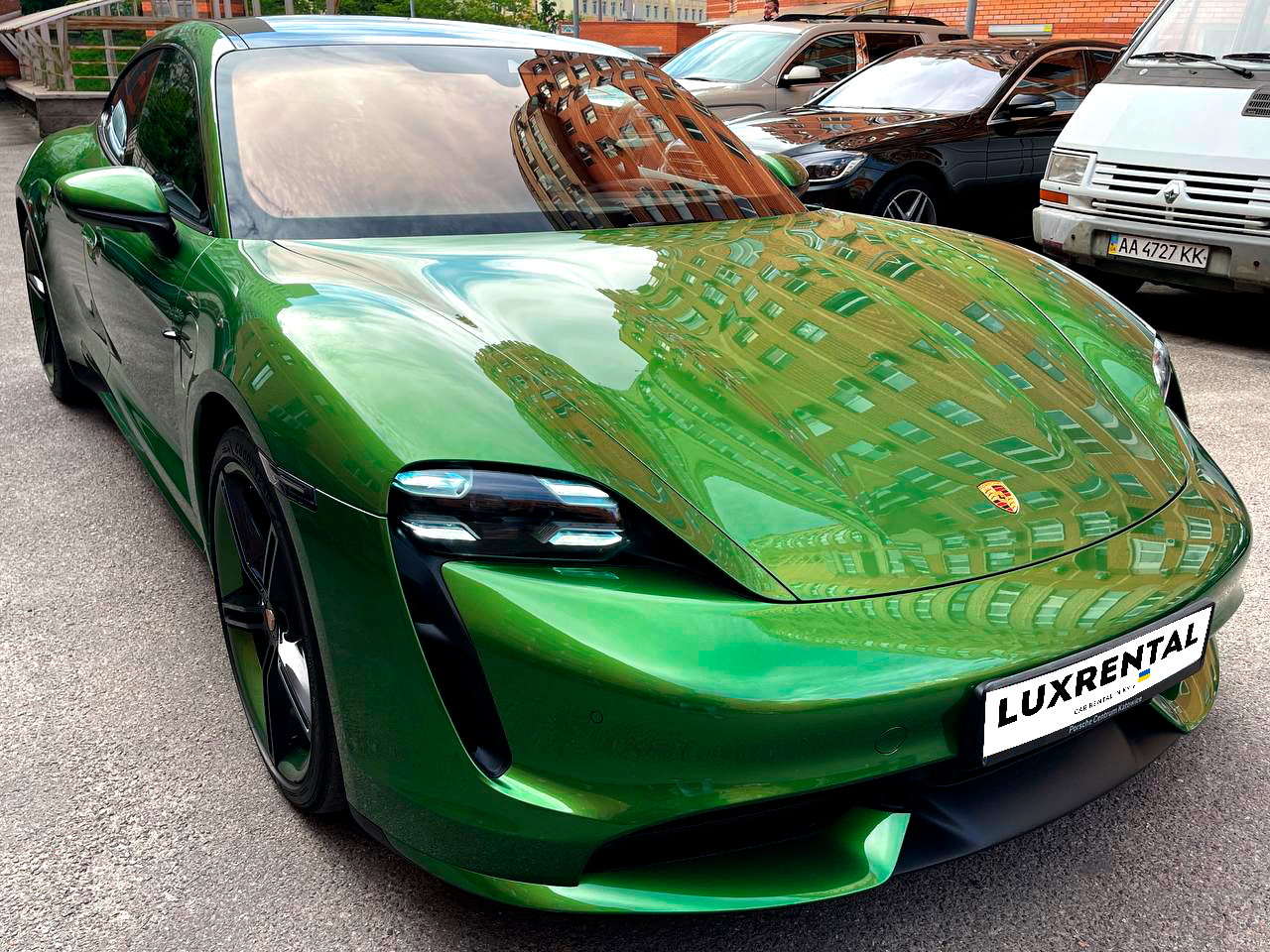 Porsche Taycan Turbo 2021 Фото 2